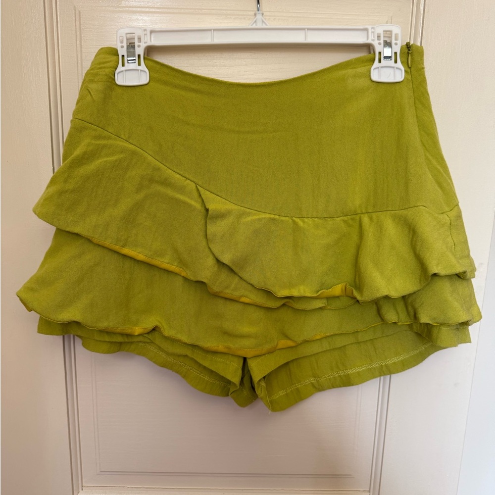Do+Be Green Ruffle Skort Medium - image 1